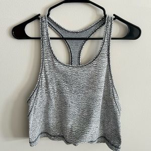 lululemon tank cropped (size 8- medium)